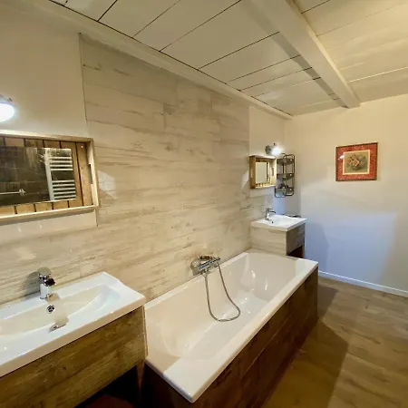 Les Monts D'amara, Ressourcement, Nature, Sante Bed & Breakfast *